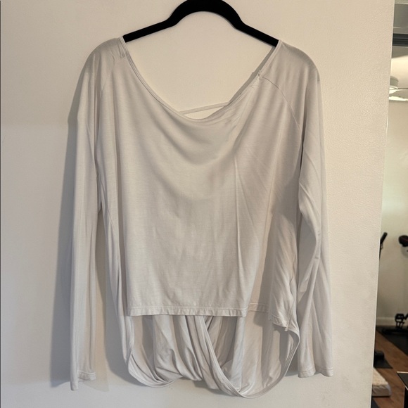 💋Zyia  Women’s  Namaste Long Sleeve T white Size Small - Picture 5 of 8